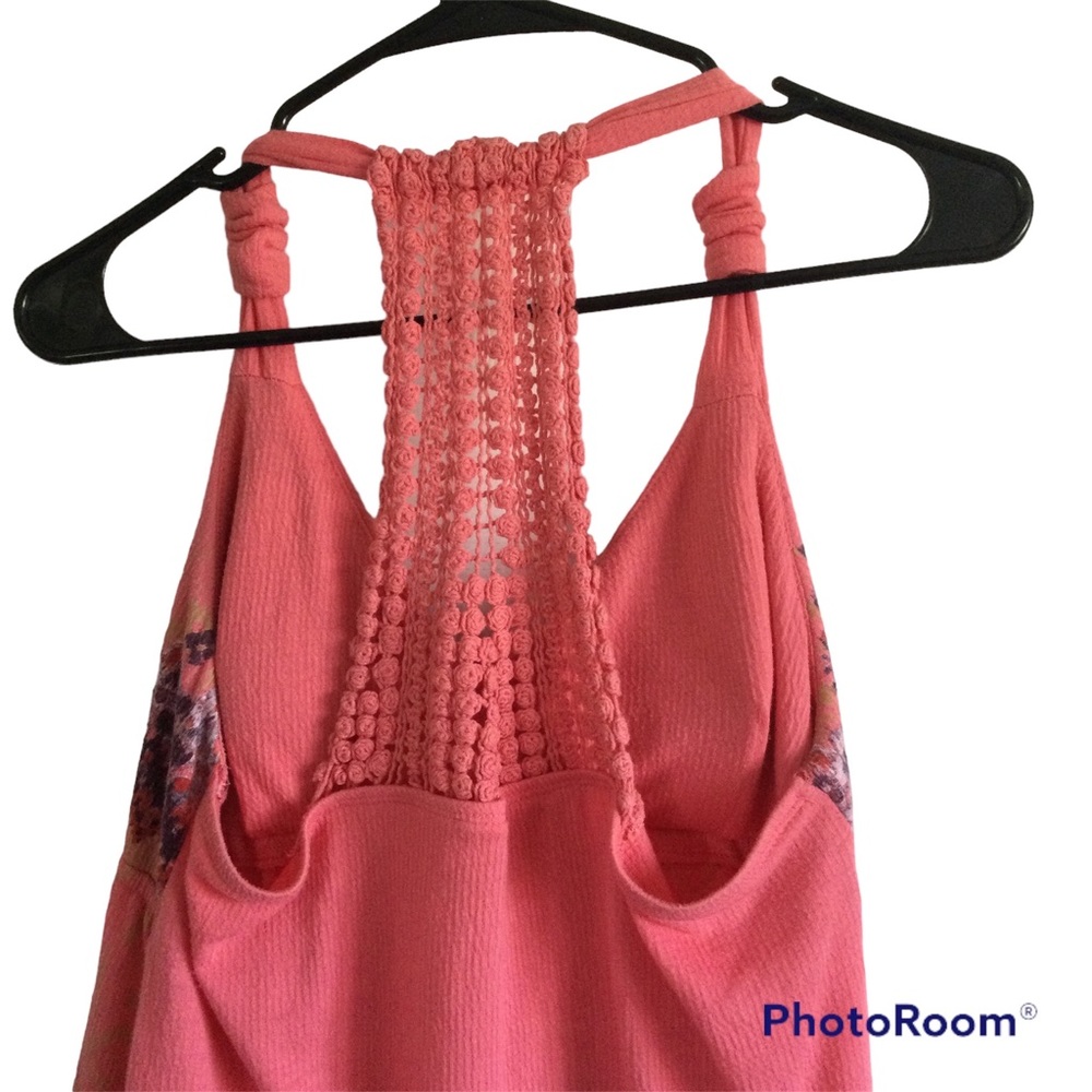 Coral V-Neck And Crochet Back Top Size Medium - Picture 5 of 5